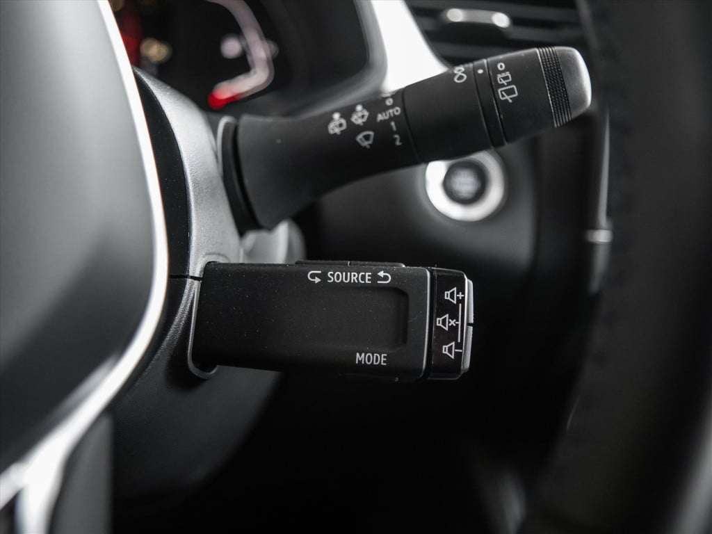 Renault Captur mild hybrid 140pk techno automaat | navigatie | stoelverwarm