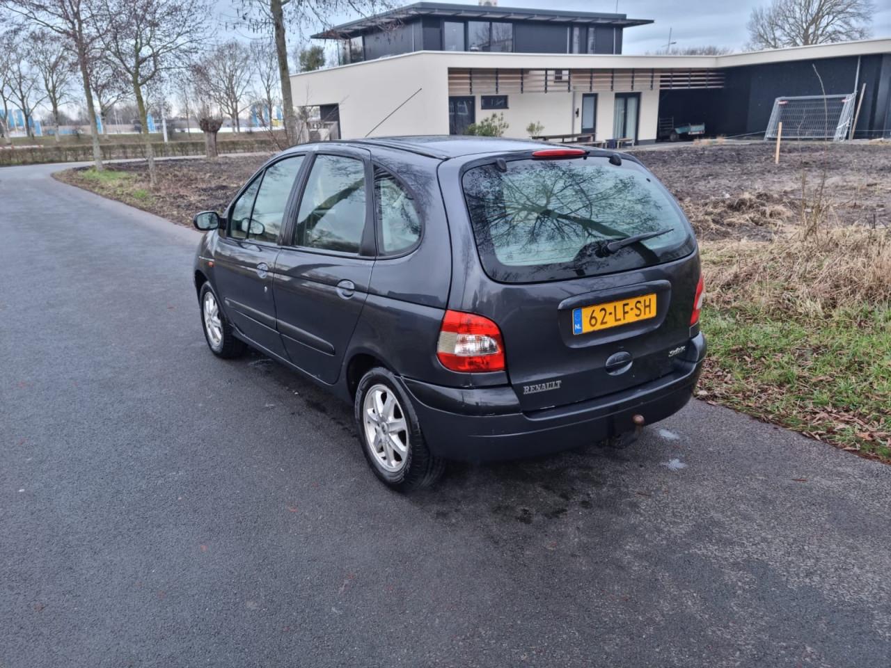 Renault scenic 1.6i 16v automaat hele leuke auto apk 2-2027