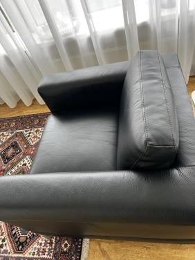 2 Fauteuils zwart leer in nieuwstaat