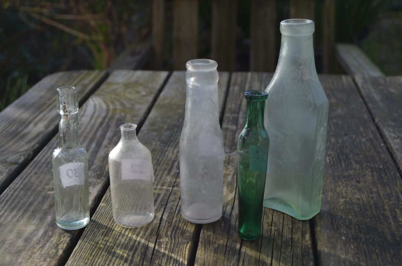 Flessen en flesjes ca. 1900 bodemvondsten
