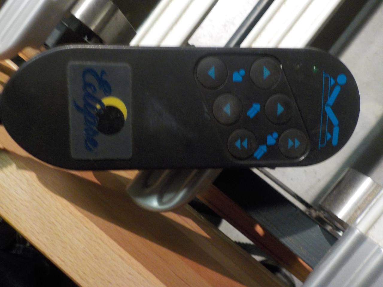 In nieuwstaat geheel massief ledikant 100 x 200 cm + elektrische bodem +