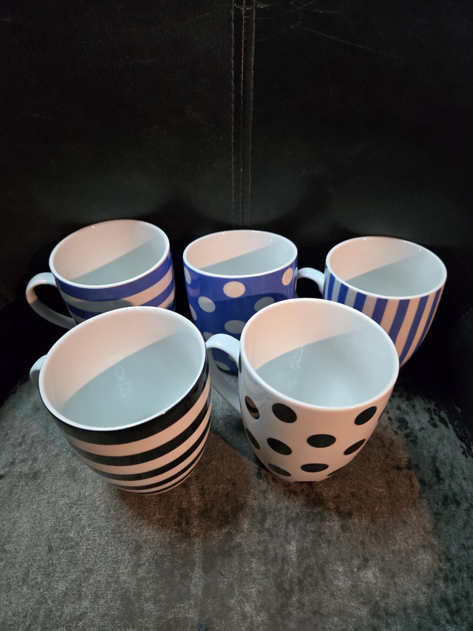 5 keramische mokken uit de Siaki-collectie. Nieuw