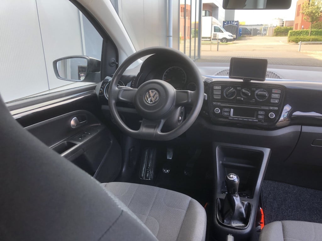 Volkswagen UP! 1.0 move up! bluem.