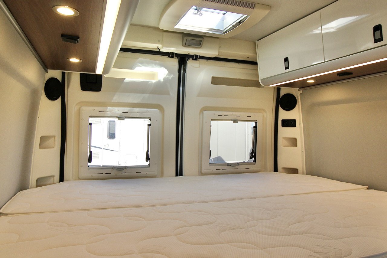 Westfalia Columbus (Vast bed, Als nieuw met veel opties!!!)