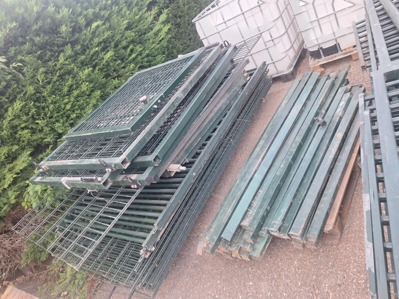 Poort, draaipoort, inrijpoort, looppoort, hekwerk, hek,