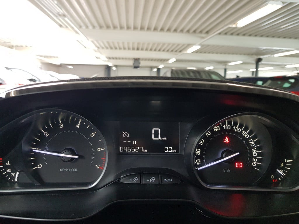 Peugeot 208 signature 1.2