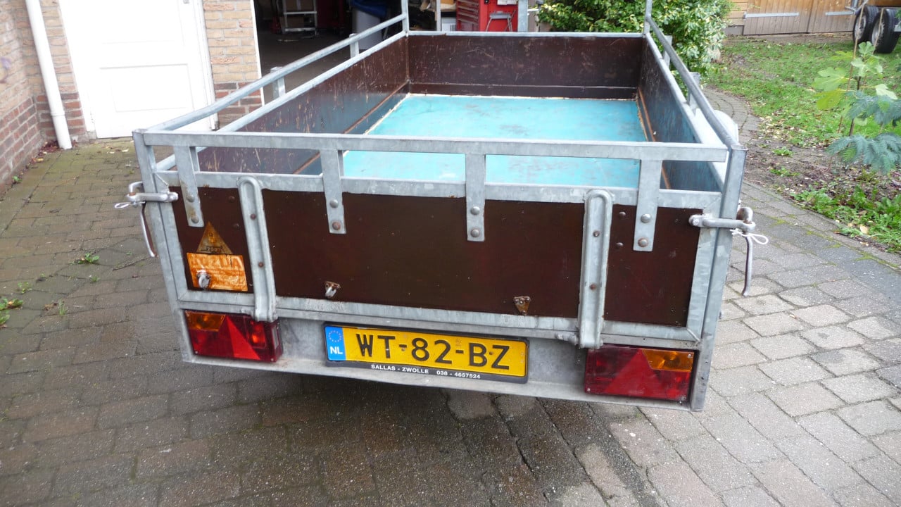 TE KOOP GEREMDE AANHANGER ENKELASSER merk HAPERT met KENTEKEN