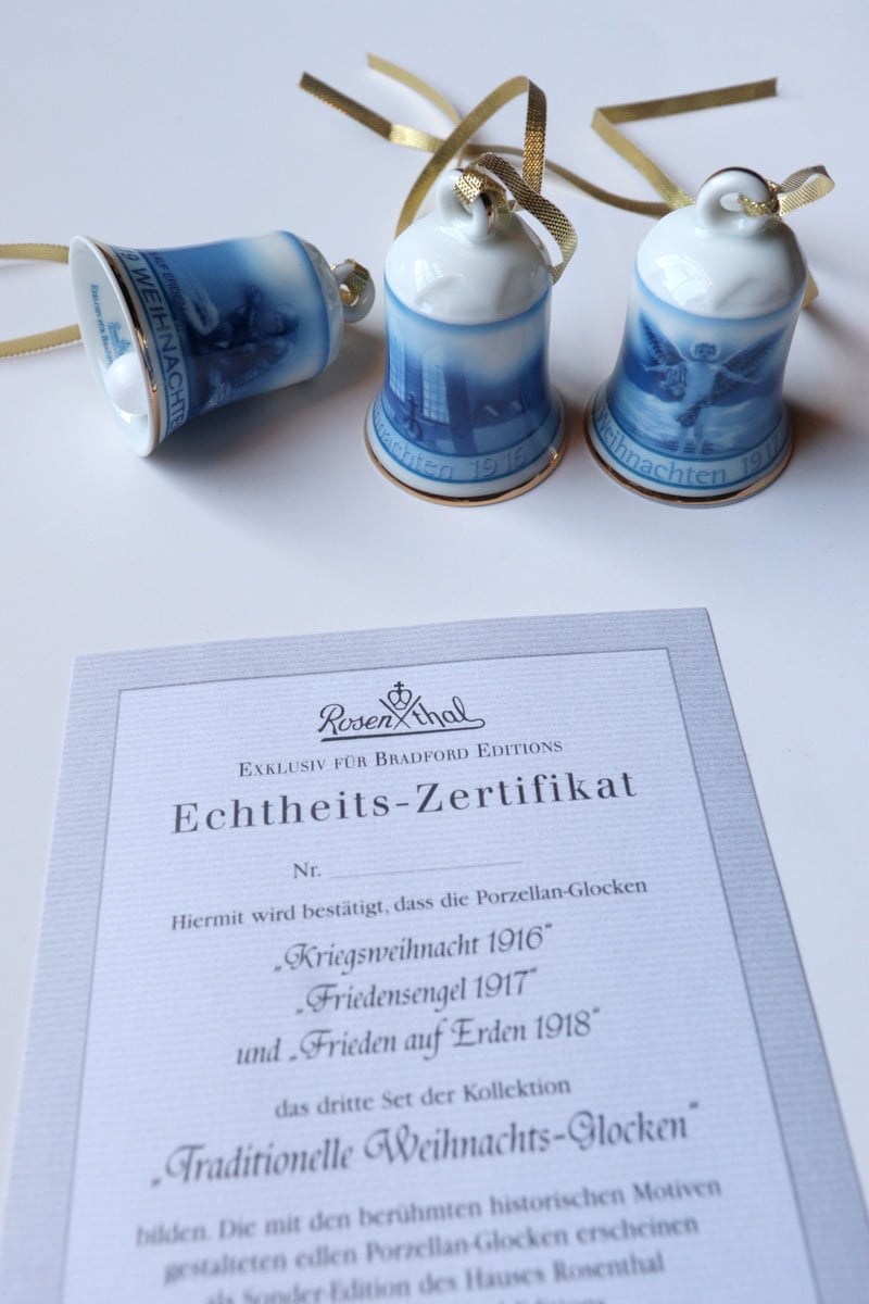 Porseleinen kerstklokjes