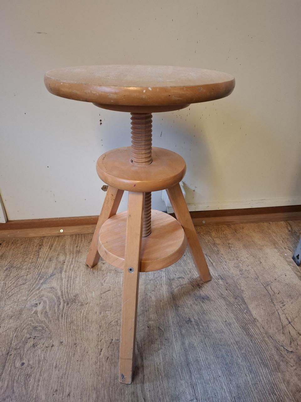 Piano/atelier krukje