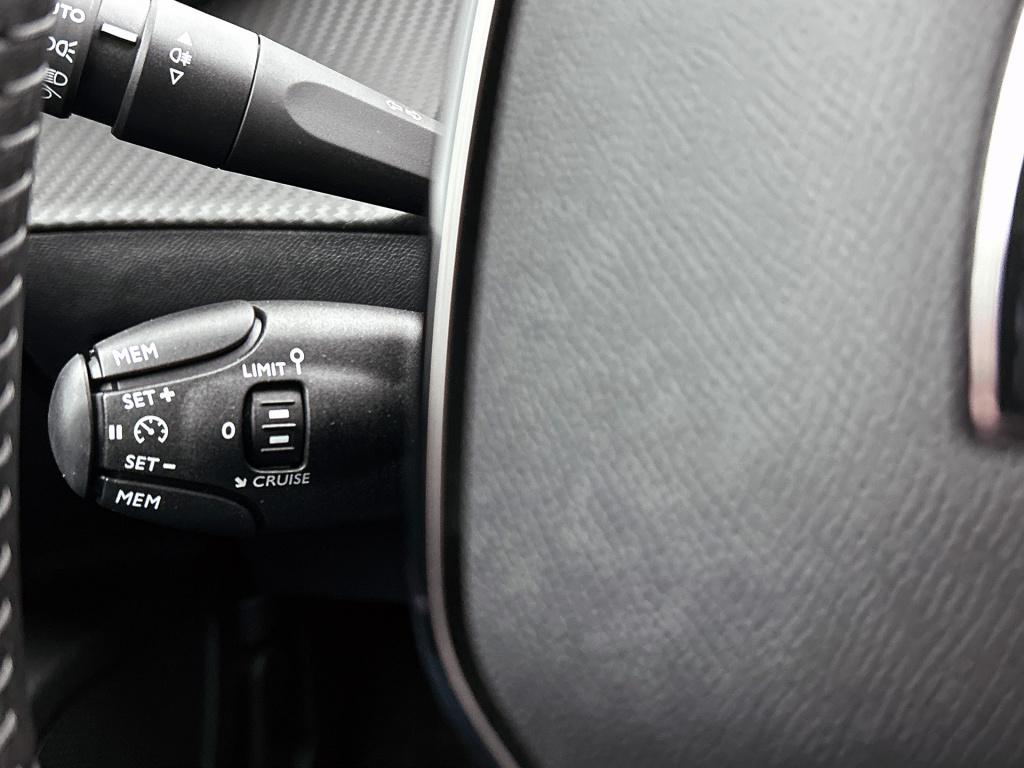 Peugeot 2008 100 pk allure | rijklaar | parkeersensoren rondom | apple carp