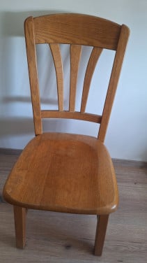 Blank eiken stoelen