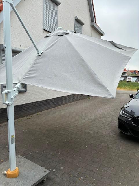 Lichtgrijze parasol 3x3 m Platinum casual living van Challenger z.g.a.n.