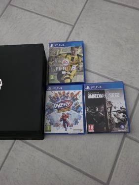 Te koop ps4 pro met 3 spelletjes