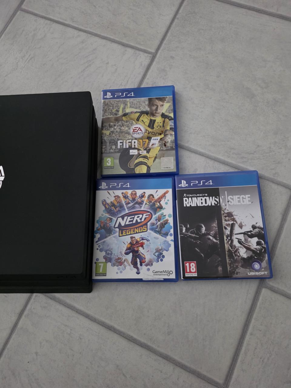 Te koop ps4 pro met 3 spelletjes