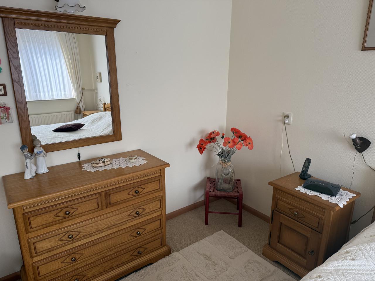 Eikenhouten Commode/Ladenkast met spiegel. Perfecte staat.