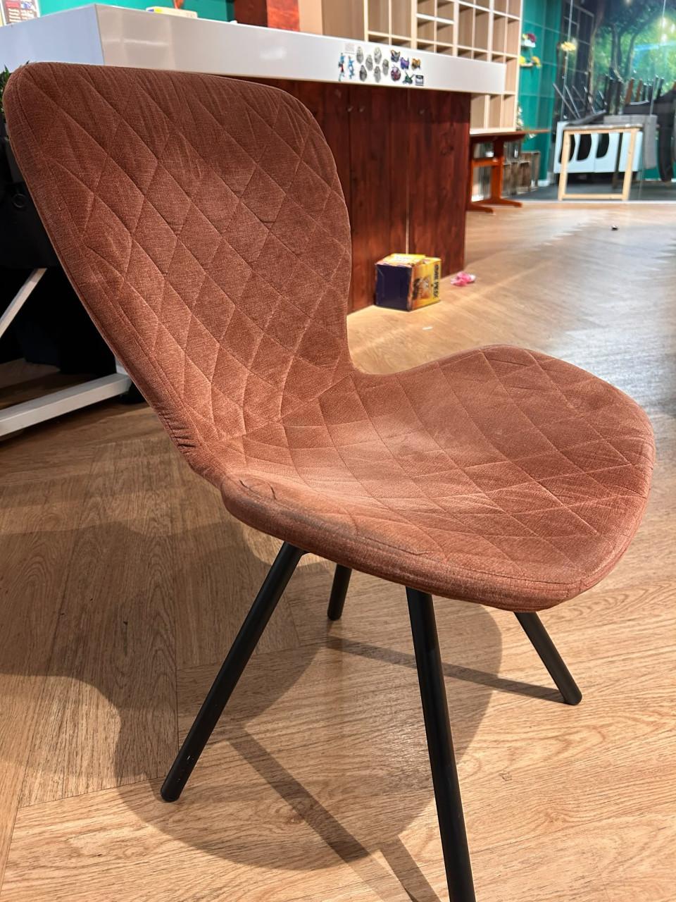 Div stoelen te koop ook te combineren met een aantal tafels of banken