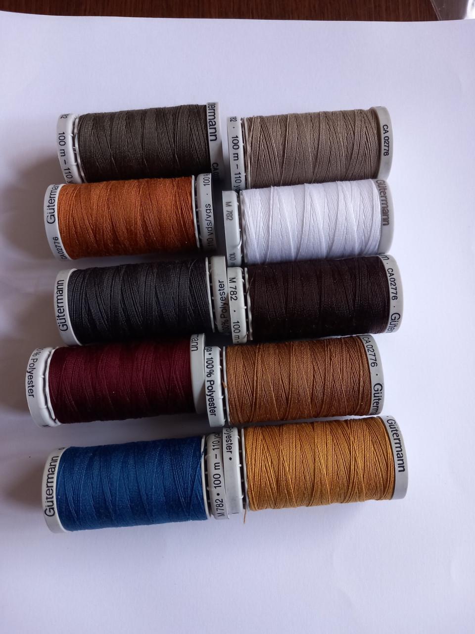 Naaigaren kast met 110 klossen naaigaren of een lege gutermann naaigaren