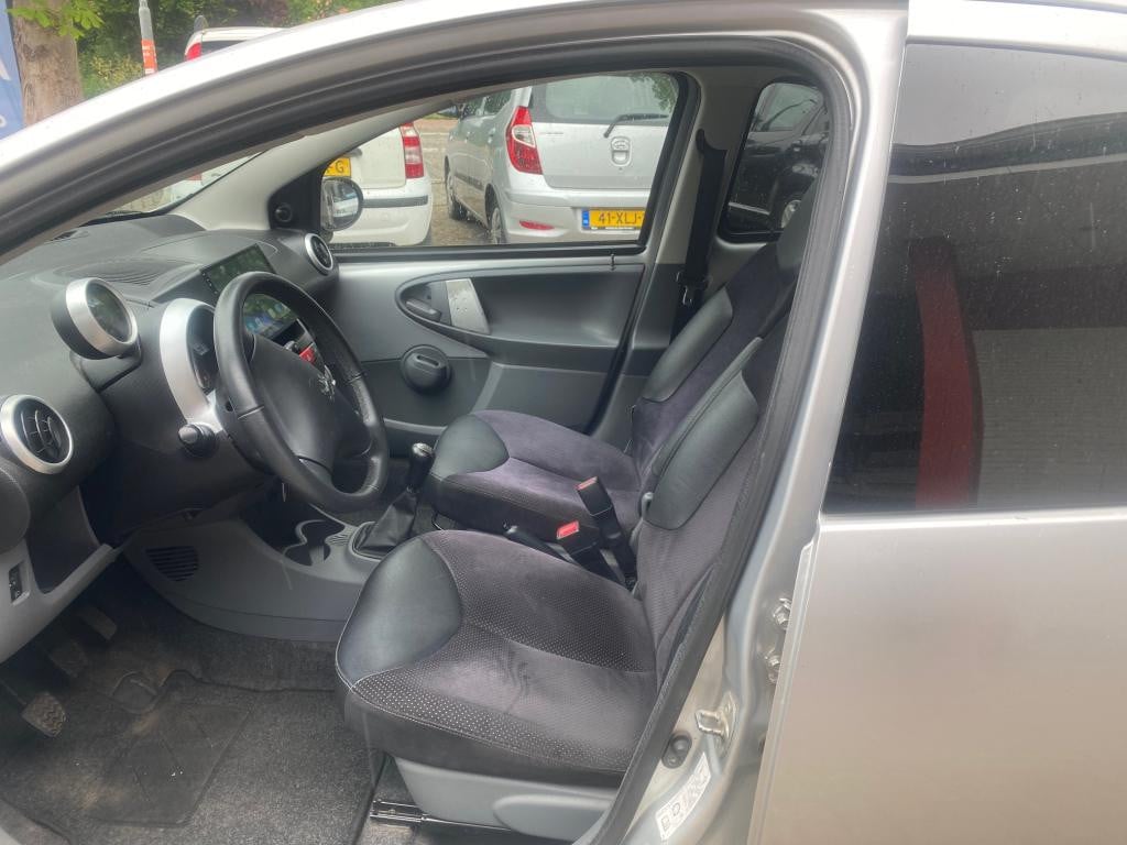 Peugeot 107 black en silver 1.0, 3mnd gar., jaar apk, beurt, carplay radio