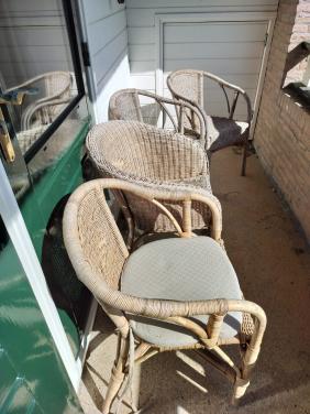Gratis 4 Rieten stoelen evt. inclusief kussens
