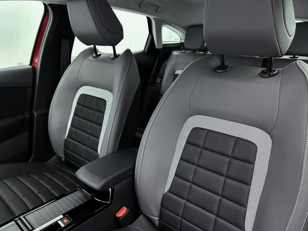 Citroen C4 hybrid 145pk automaat business private lease € 489,- pm - 48mnd 