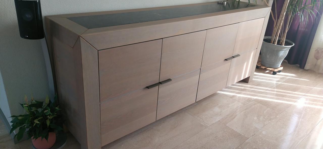 Gratis af te halen: Groot dressoir, grijs-eiken met hardstenen plaat
