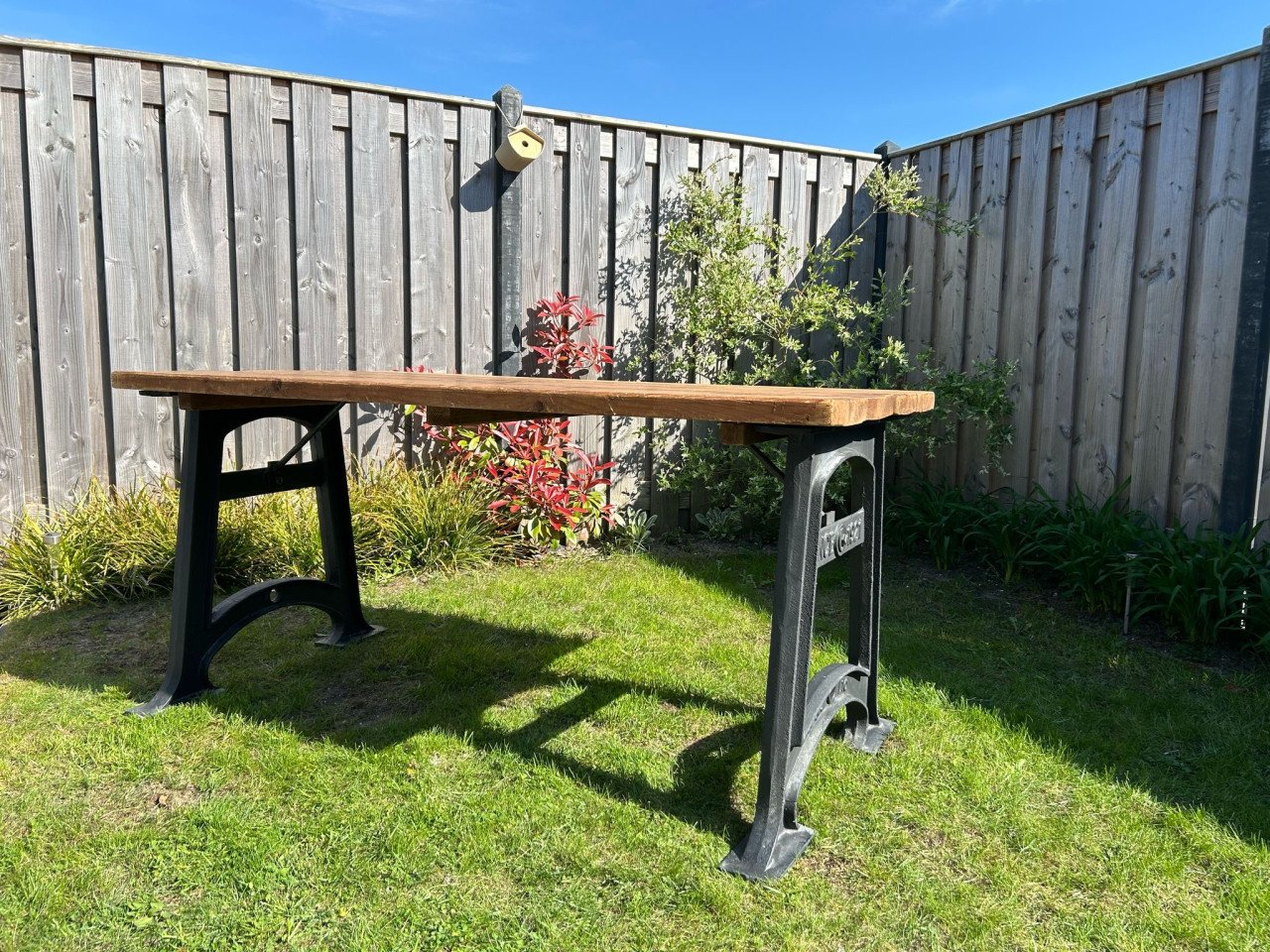 Robuuste houten eettafel