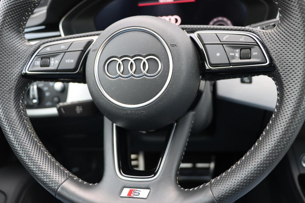 Audi A4 limousine 35 tfsi launch edition s-line 150pk s-tronic | pano | hud