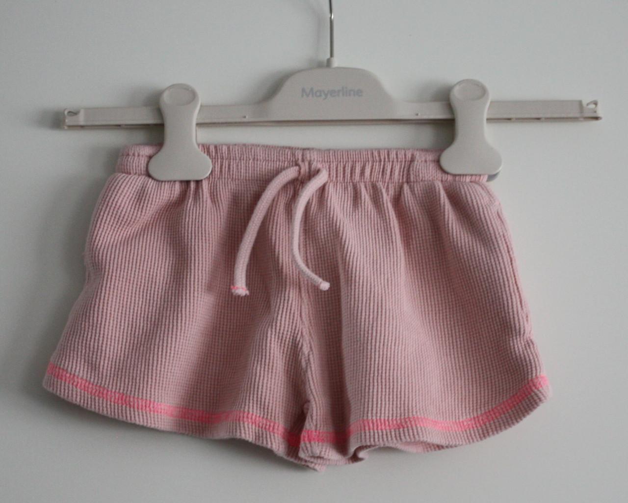 Licht roze korte broek maat 110