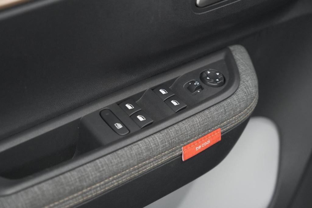 Citroen C3 Aircross 1.2 turbo 100pk plus | camera | parkeersensoren | apple