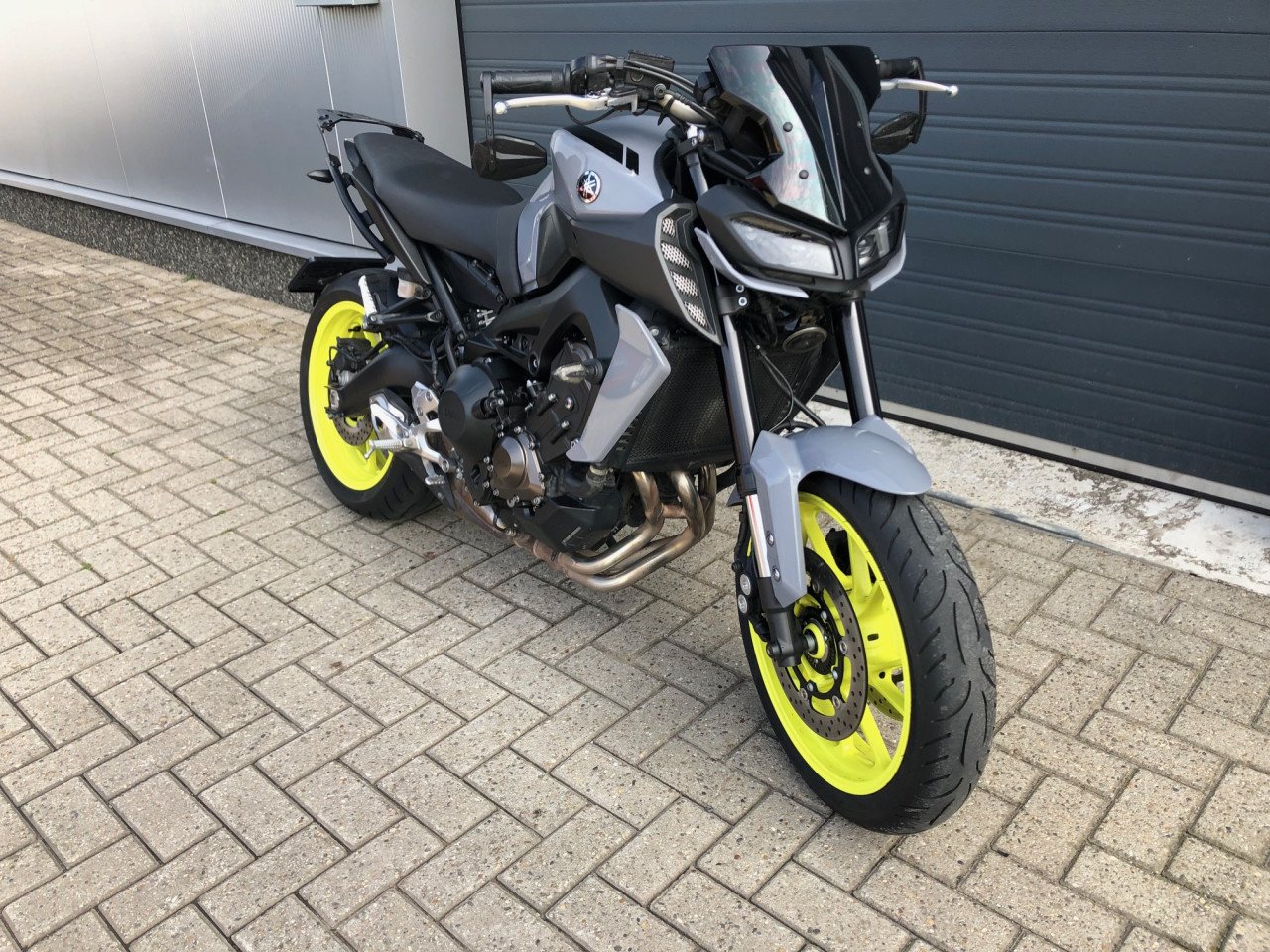 Puntgave Yamaha MT09 uit 2017 met 31dkm, diverse extra's, rijklaar €7350,-