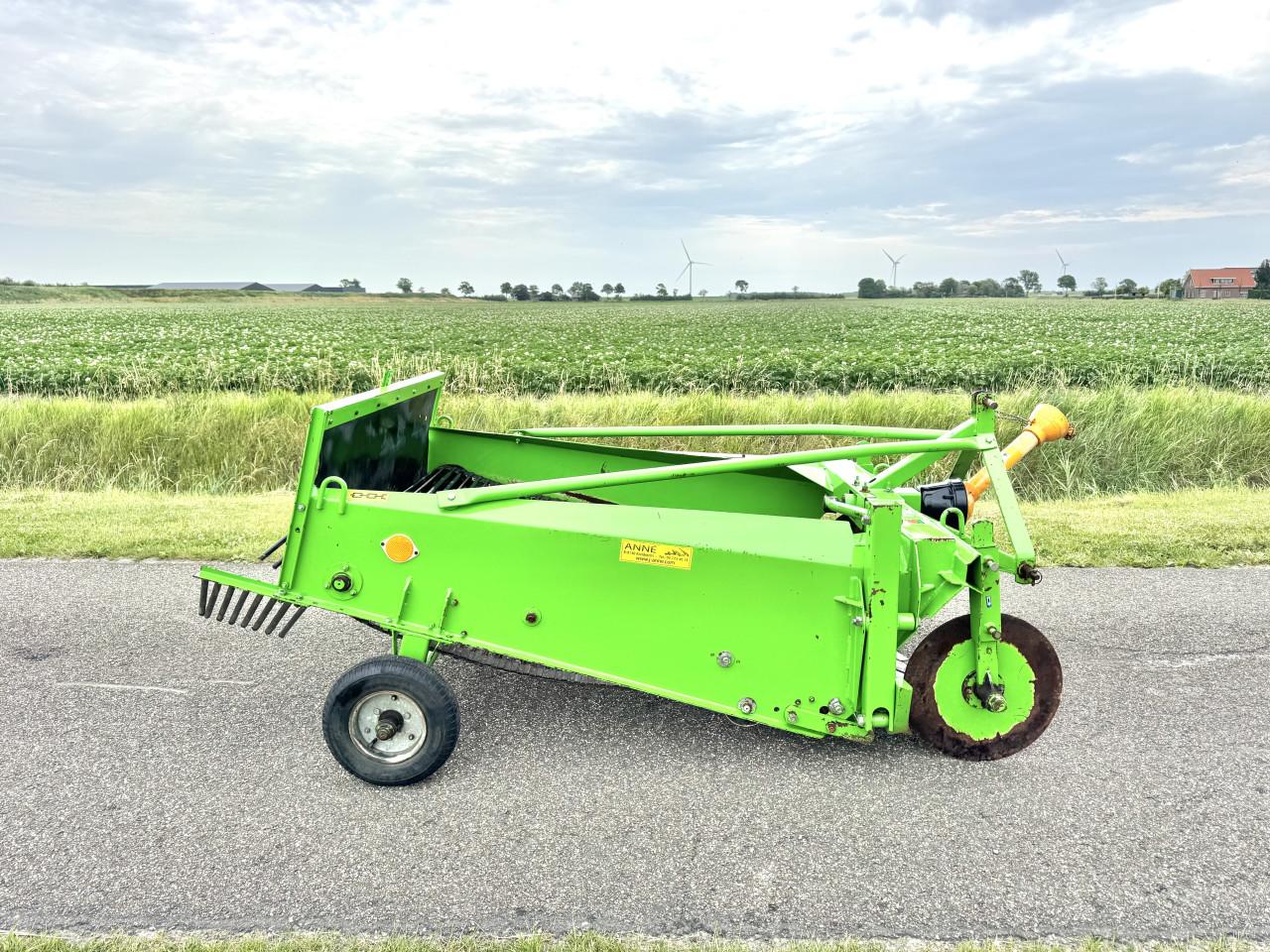 Unia Wega 1400 voorraadrooier