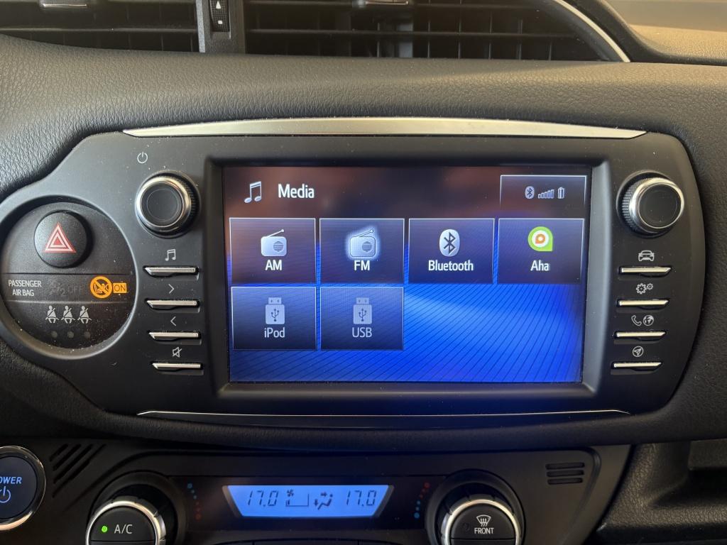 Toyota Yaris 1.5 hybrid bi-tone