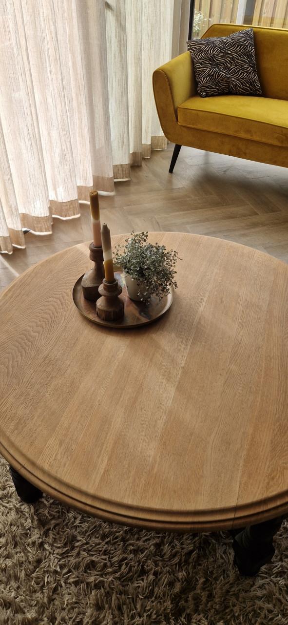 Massief eiken ronde salontafel en eiken bijzettafel tafeltje