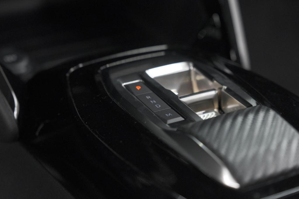 Peugeot 208 1.2 hybrid 110 e-dcs6 allure | apple carplay | parkeersensoren 