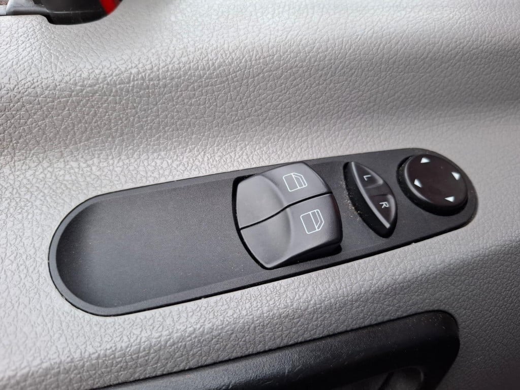 Mercedes-Benz Sprinter 210 2.2 cdi 366 functional hd 3 zits / side bars / p