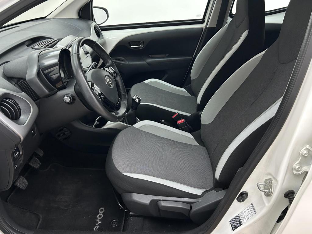 Toyota Aygo occasion 1.0 vvt-i x-play | wit | tweedehands toyota aygo | air