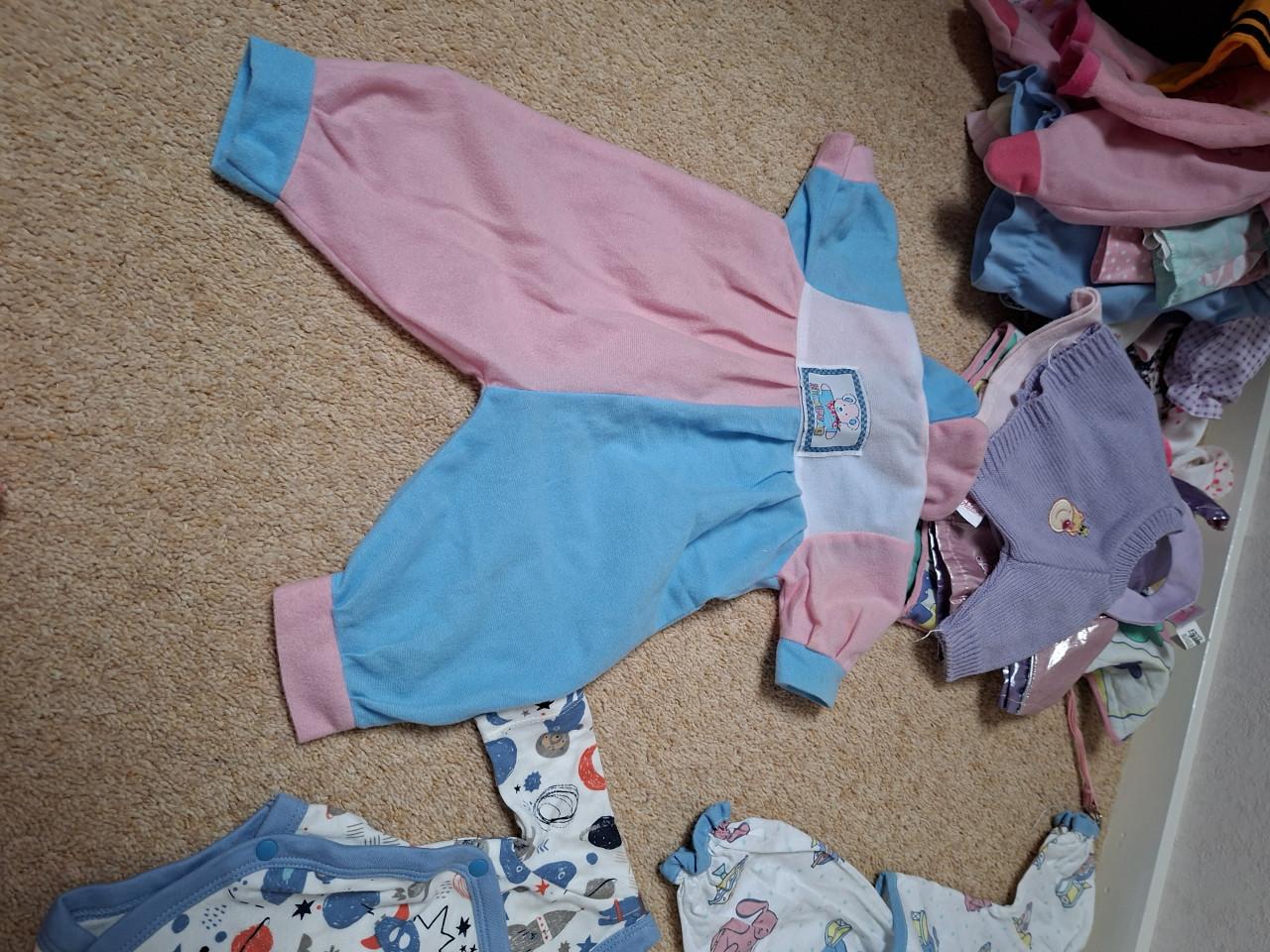Heel veel verschillende poppen kleertjes