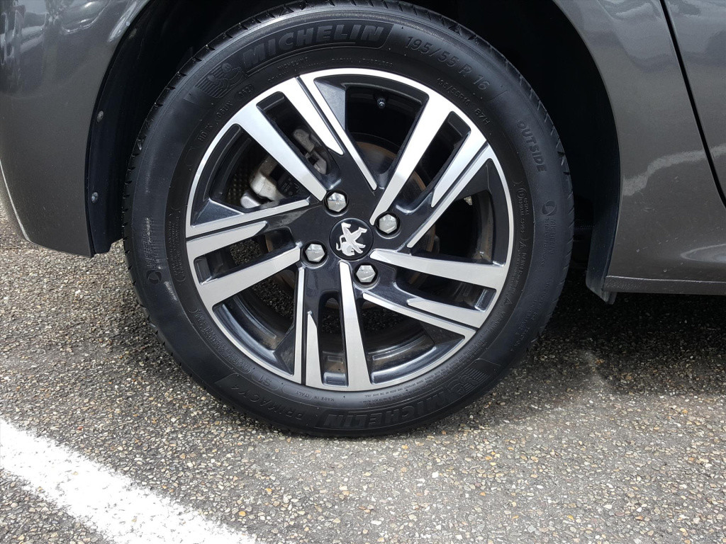 Peugeot 208 1.2 puretech 130pk allure eat8 automaat navigatie | cruise & cl