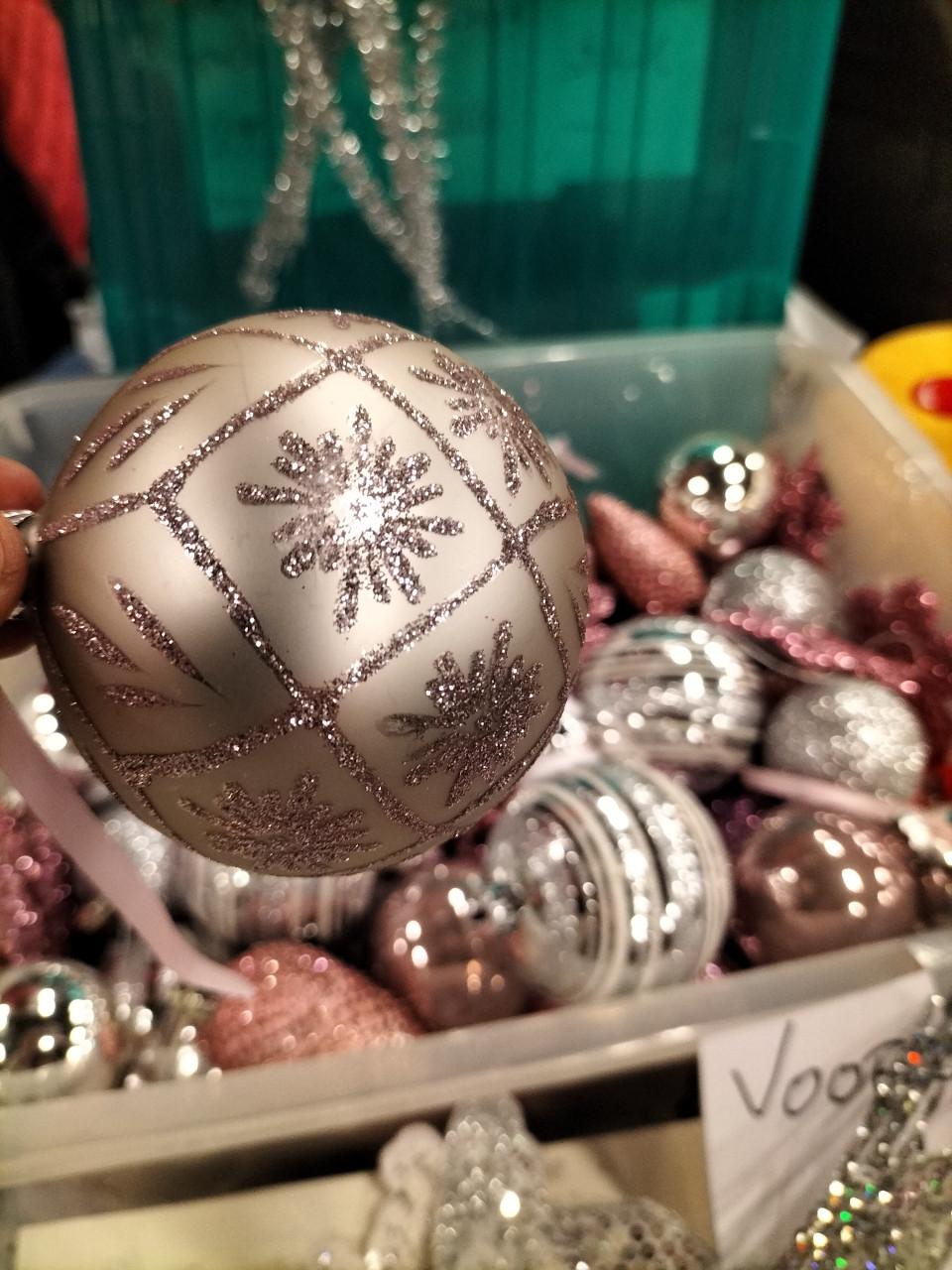 Kerst ballen roze zilver 200+ in box