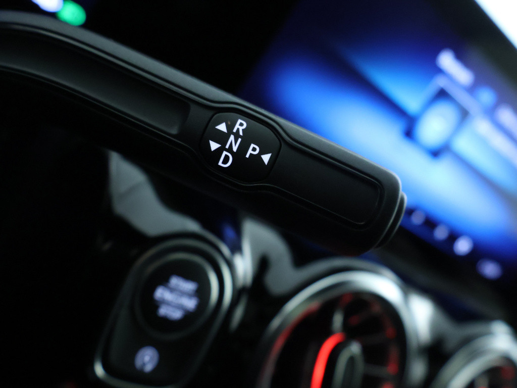 Mercedes-Benz Gla-klasse 180 business solution amg | sfeerverlichting | pan