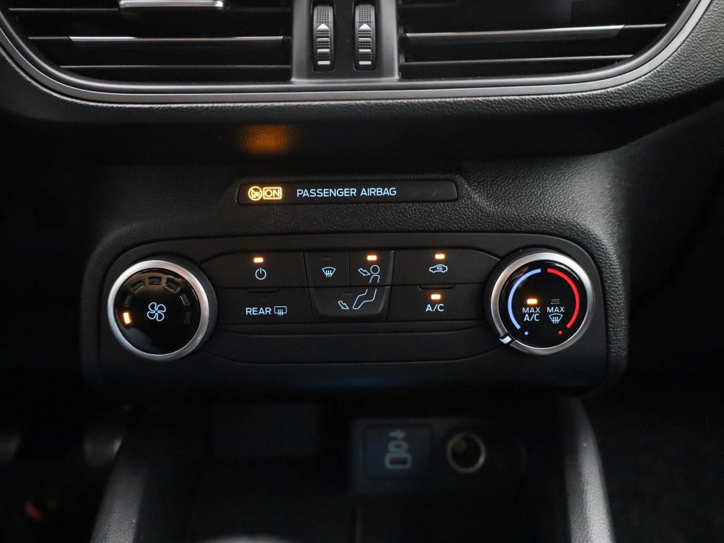 Ford Focus 1.0 ecoboost hybrid connected | parkeer sensoren | navigatie | c