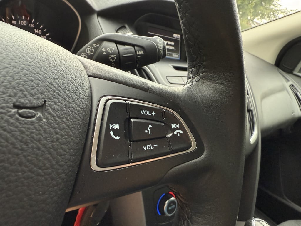 Ford Focus 1.0 titanium edition // nieuwe distributie + grote beurt //
