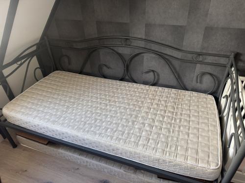 Metalen bed