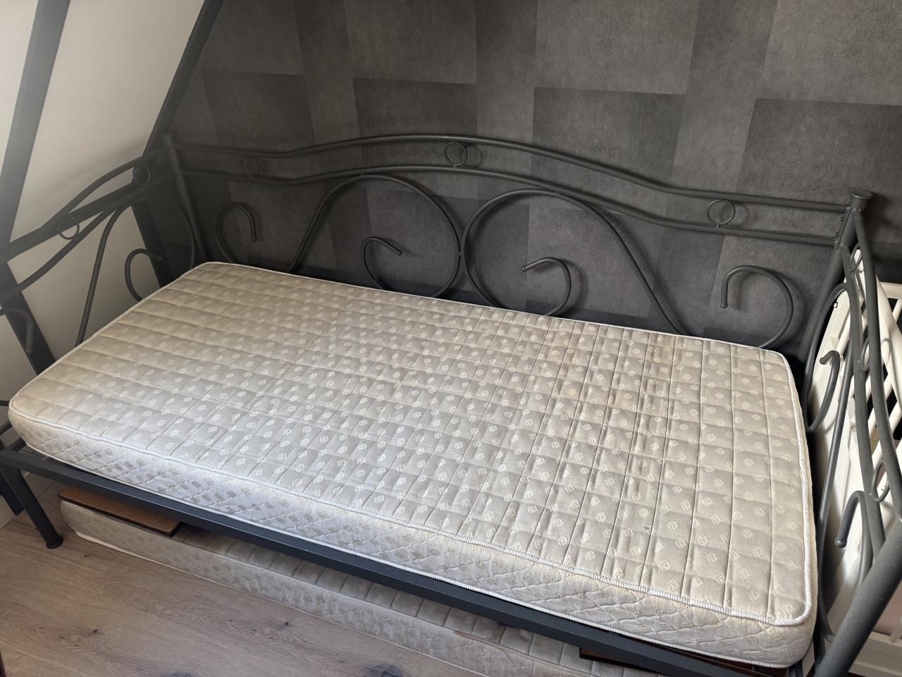 Metalen bed