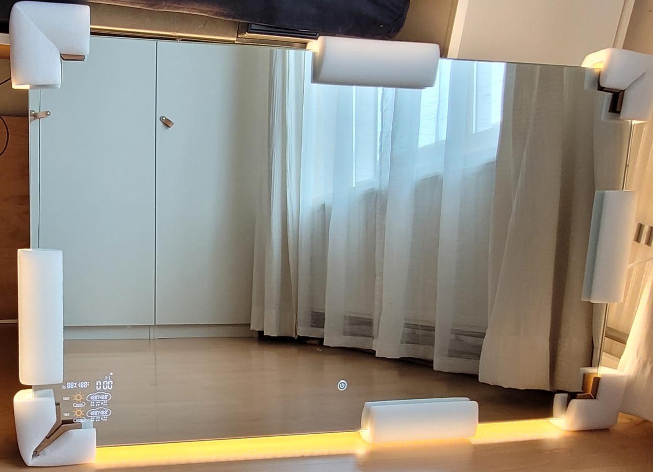 Badkamerspiegel Smart Mirror 100 x 60 met verwarming en verlichting €45