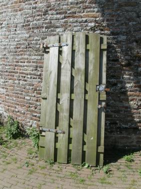 Houten tuinpoort € 25,00
