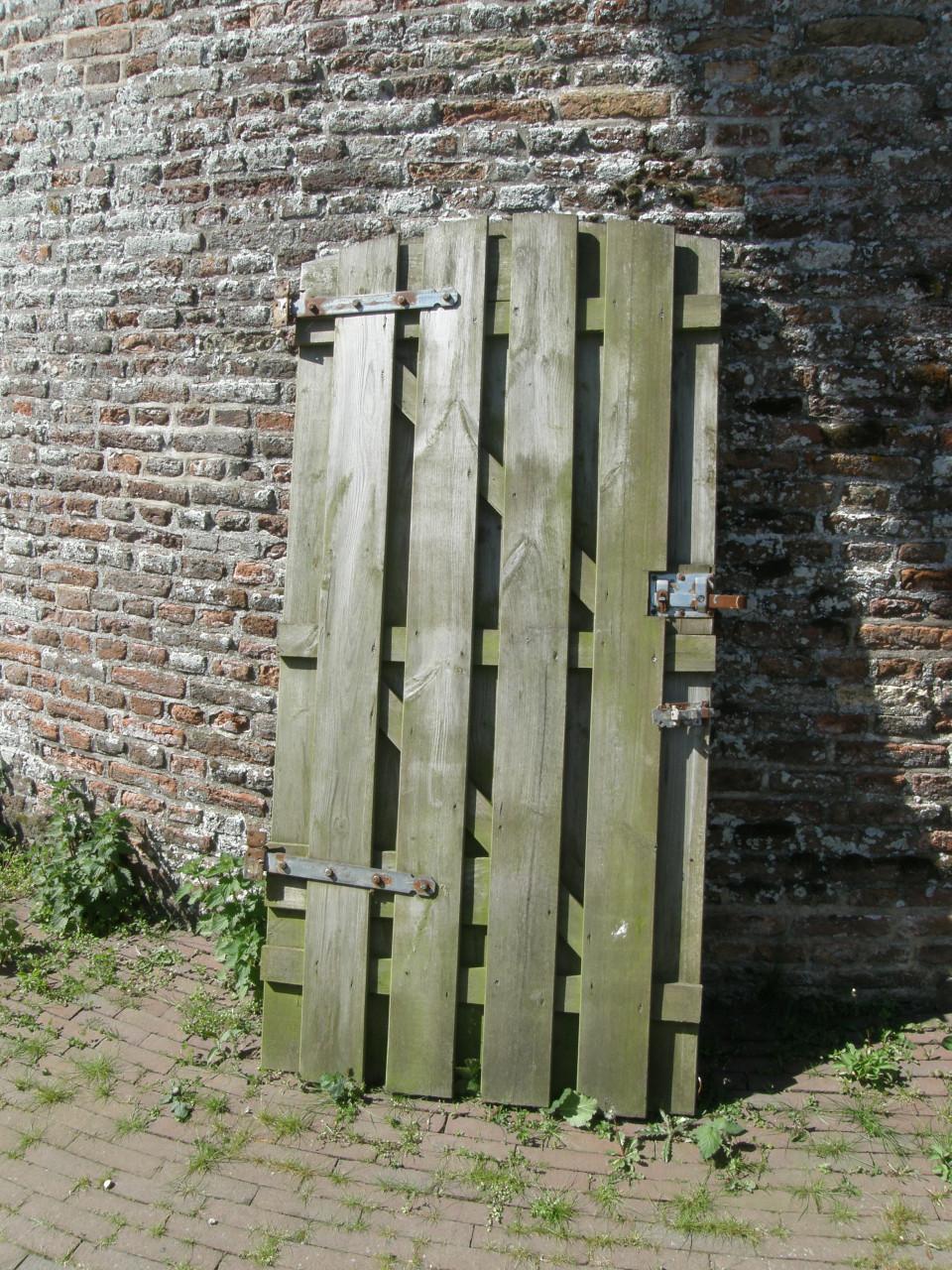 Houten tuinpoort € 25,00