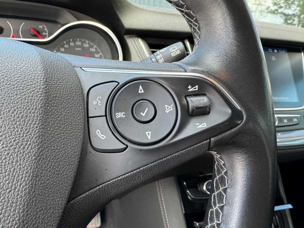 Opel Grandland X 1.2 turbo bus. ex.