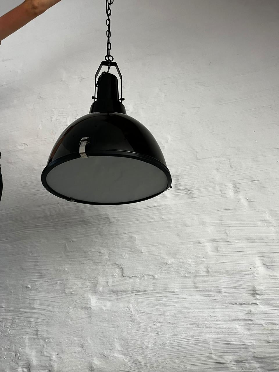 Industriële koepel lamp zwart