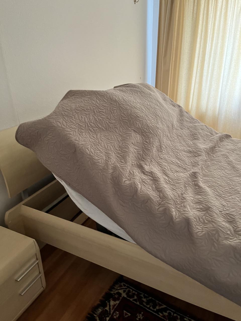 Te koop bed 140x200 + nachtkastjes+kast